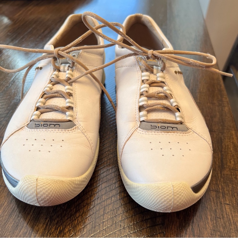 Women’s Ecco golf shoes. 7 1/2
